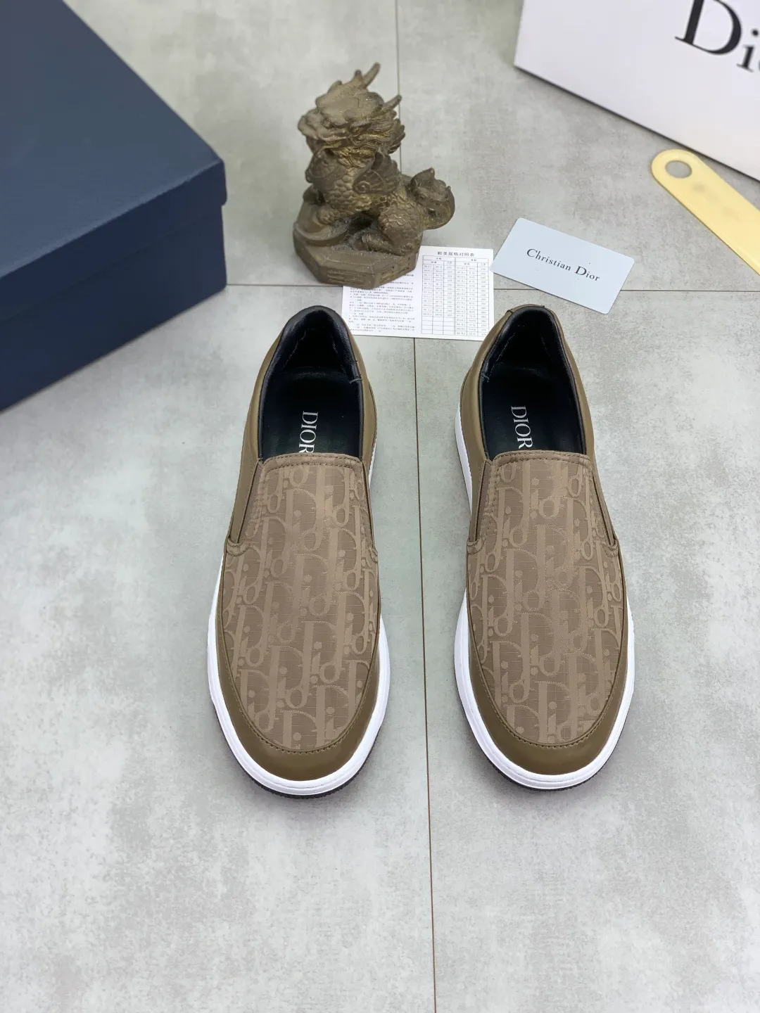 Men's Men's Shoes💰P400💰[New Style]🆘[Dior] 2025 Dior Original Lace-up Low-top Men's Shoes Classic casual shoes 🔥This model is the official flagship model with high quality and made by famous original designers. It is made of high-quality cowhide with original materials➕Comfortable and breathable mesh lining➕Pigskin insole. The perfect last shape and generous and fashionable design have attracted many consumers. Suitable for drivers to drive🚗. What you want is the highest quality in the market. Color: 4️⃣Color code number: 38--44 (45 customized)